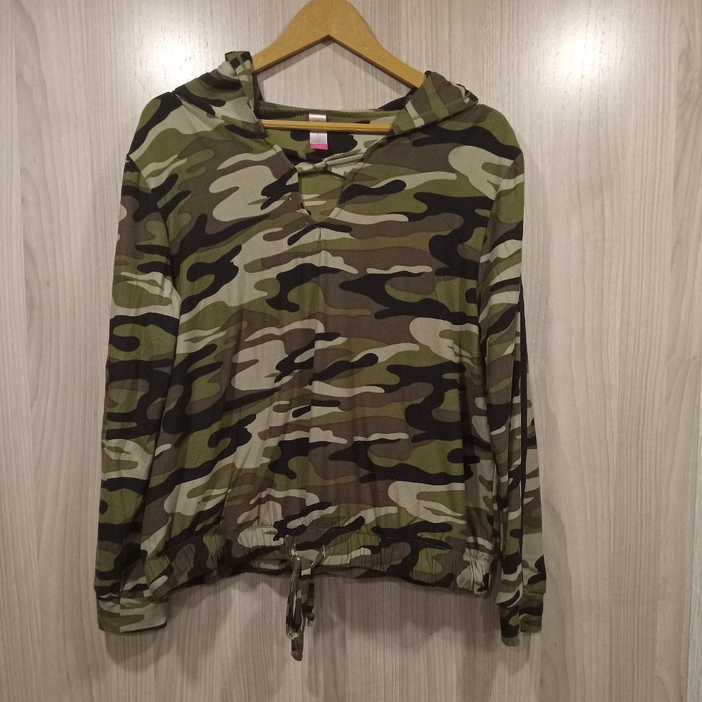 142. EUC No Boundaries pull over hoodie